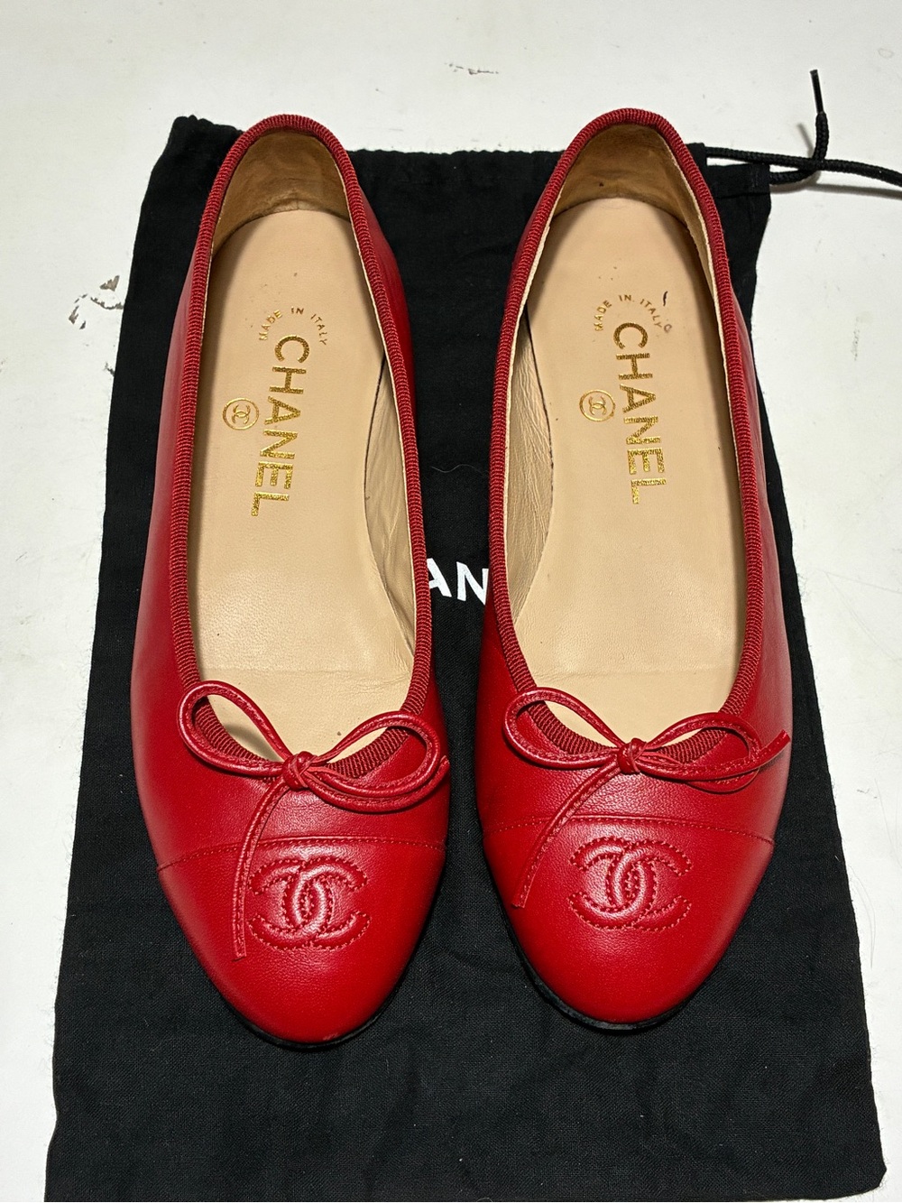 CHANEL Red Leather CC Logo Ballet Flats with Bow